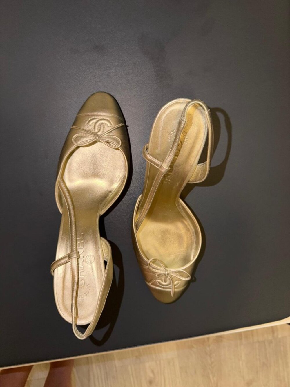 Vintage Chanel Metallic Gold CC Bow Slingback Heels – Size 38.5 - Picture 8 of 8